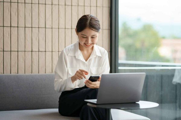 Quel choix faire entre chatbot en ligne et conseiller client ?